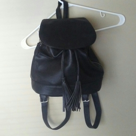 Forever 21 Handbags - Forever 21 faux leather drawstring bag